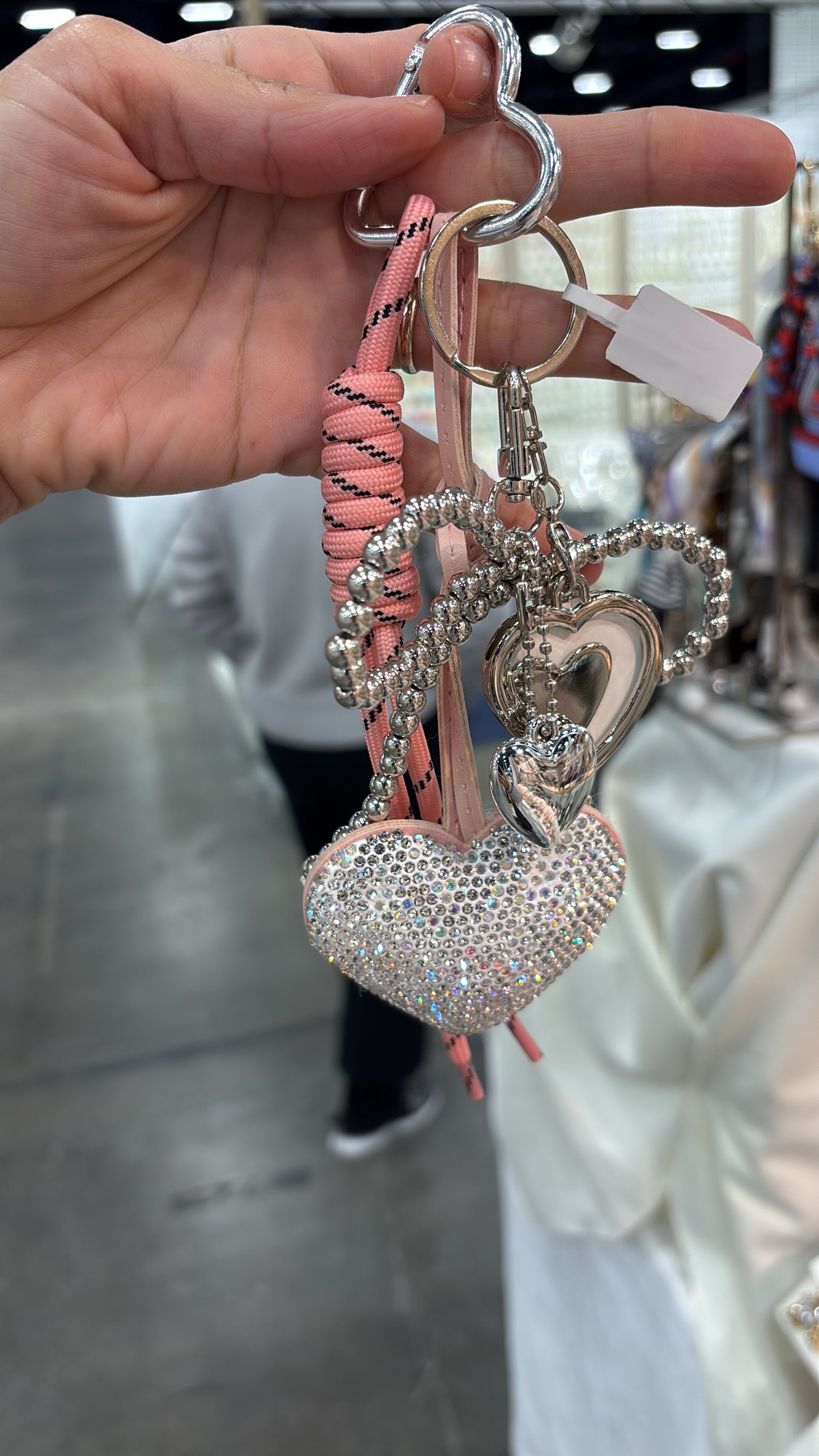 Llavero moño corazones cordon rosa preventa